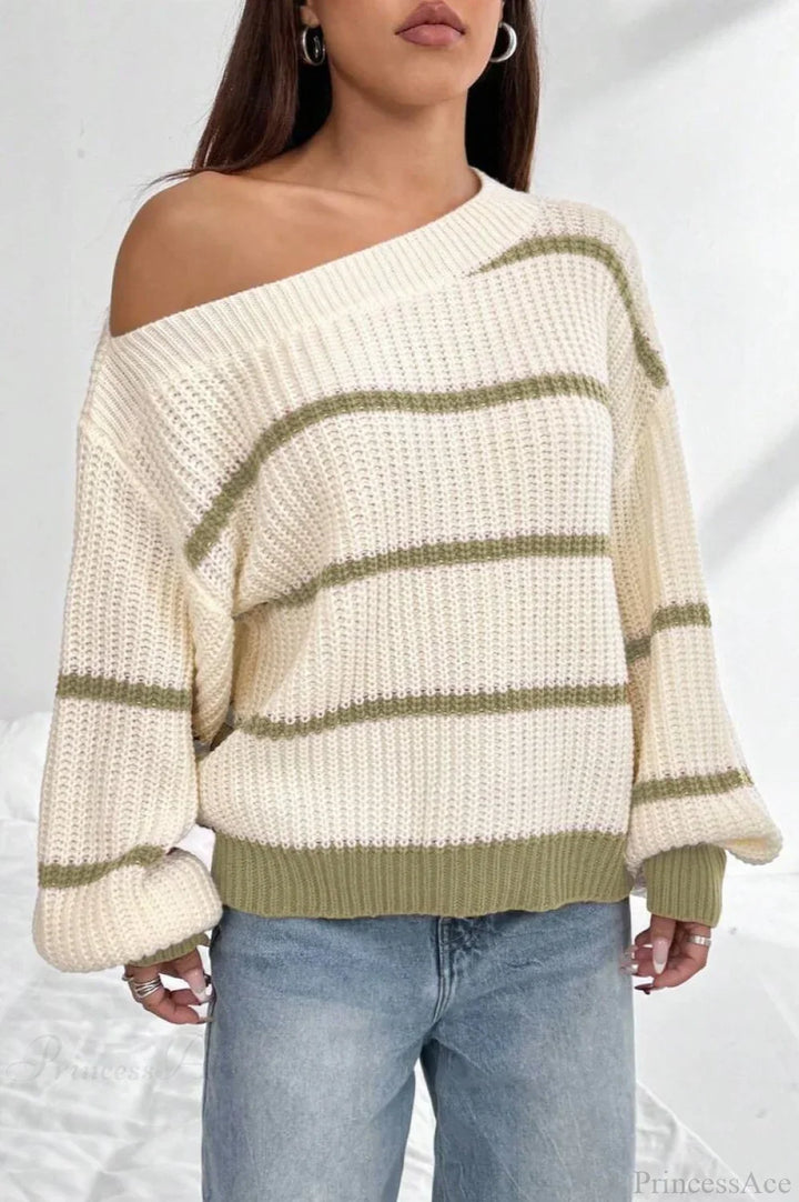 Stylowy sweter damski z odkrytymi ramionami, w paski. Luźny krój oversize, dzianinowy, elegancki.