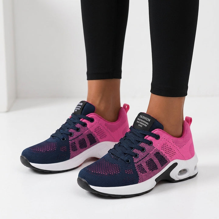 Detale: lekkie i oddychające buty damskie sportowe. Wygodne sneakersy z elastyczną podeszwą. Obuwie casual.