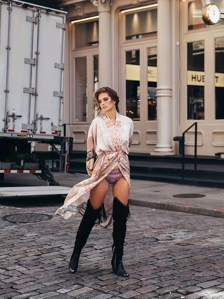 Damskie kimono letnie w czerwone kwiaty. Lekka narzutka plażowa, idealna na modne letnie stylizacje.