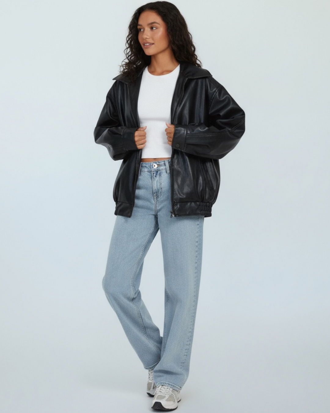 Stylowa damska kurtka oversize. Idealna na co dzień, casualowy look. Wygodna.