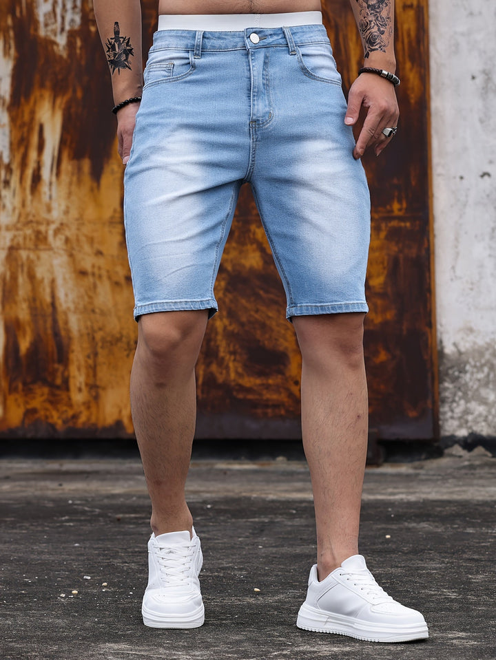 Szorty męskie slim fit do kolan, w nowoczesnym stylu casual. Komfortowa odzież letnia.