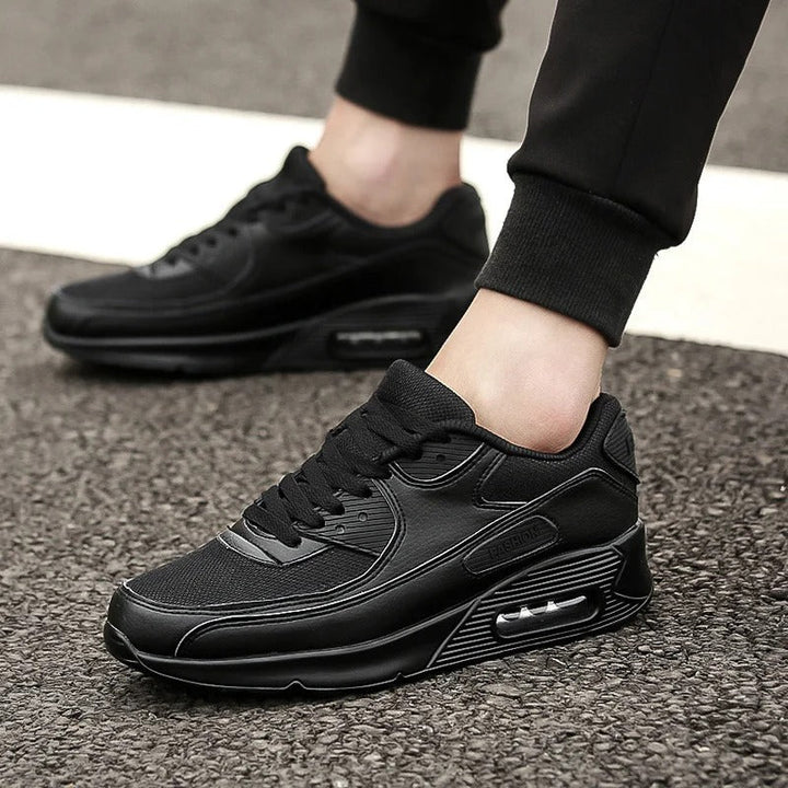 Białe męskie sneakersy na grubej podeszwie, idealne do miejskiego, casualowego stylu. Nowoczesne i wygodne buty.