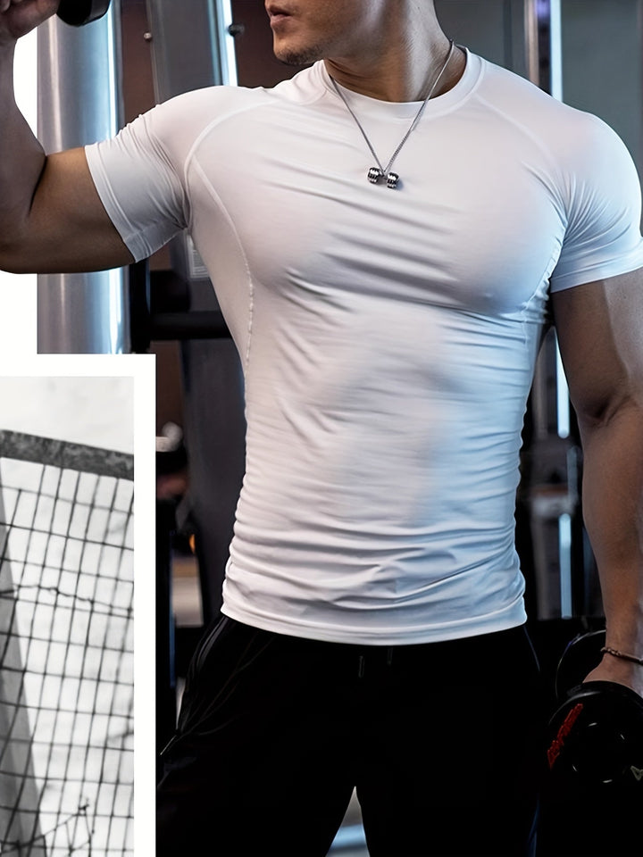 T-shirt kompresyjny męski dla biegaczy, z krótkim rękawem, podkreślający atletyczną sylwetkę.