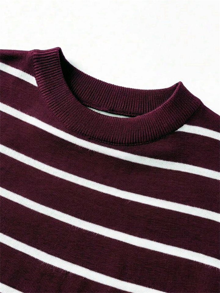 Stylowy męski t-shirt w paski z okrągłym dekoltem. Krótki rękaw, idealny na casualowe i smart-casualowe stylizacje.
