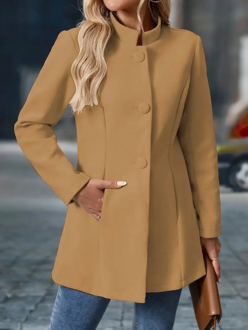 Klasyczny damski płaszcz jesienny z guzikami. Kwintesencja elegancji i stylu w modzie damskiej.