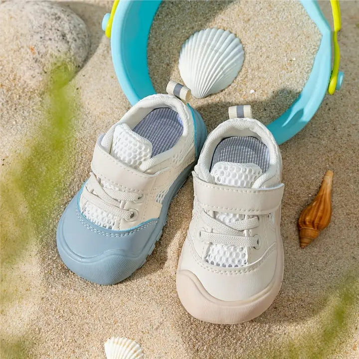 Wygodne i przewiewne sneakersy barefoot dla dzieci, idealne do pierwszych kroków, zapewniają komfort.