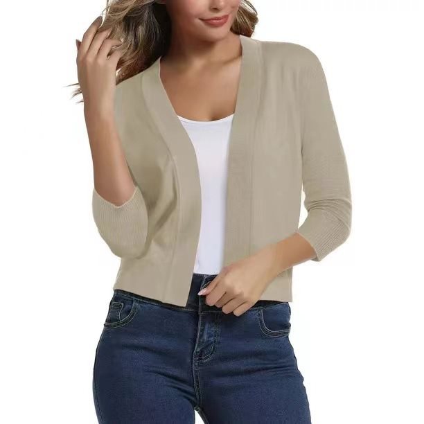 Krótki kardigan damski, otwarty fason, baza do wielu outfitów, uniwersalny styl.