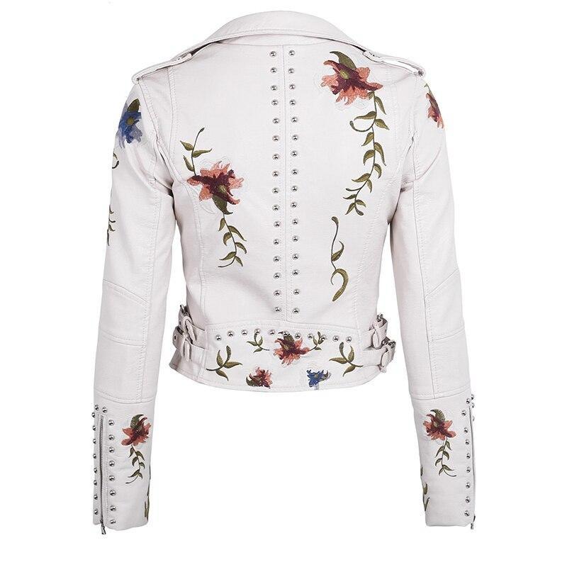 Modna damska kurtka skórzana z delikatnym wzorem kwiatowym. Klasyczny fason slim fit.