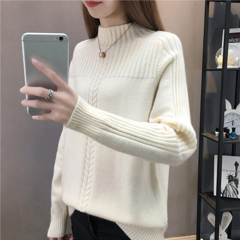 Elegancki damski sweter z golfem w modnym kolorze, z ozdobnym, ciepłym splotem, idealny na jesień i zimę.