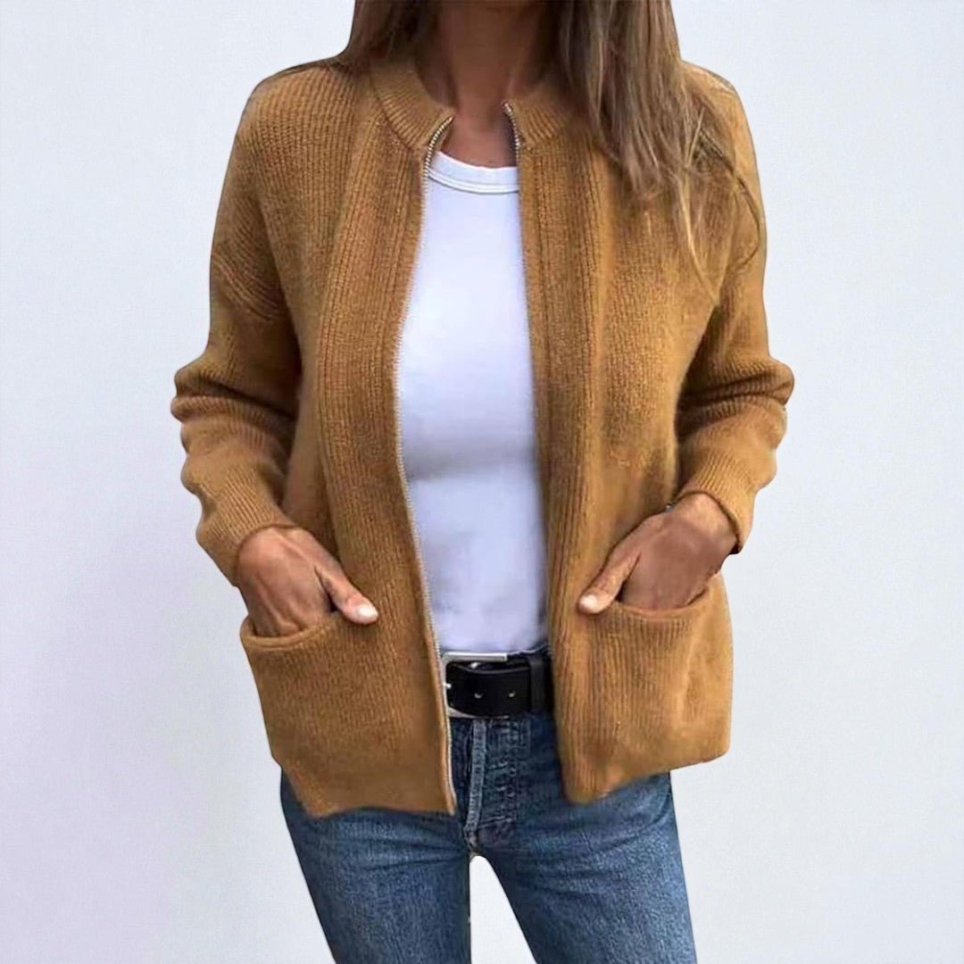 Wygodny damski kardigan oversize, długie rękawy i praktyczne kieszenie. Sweter z otwartym krojem do modnych stylizacji.