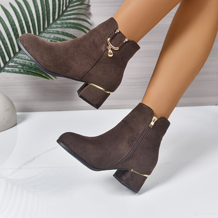 Eleganckie damskie botki na niskim słupku. Komfortowe obuwie codzienne na jesień i zimę.