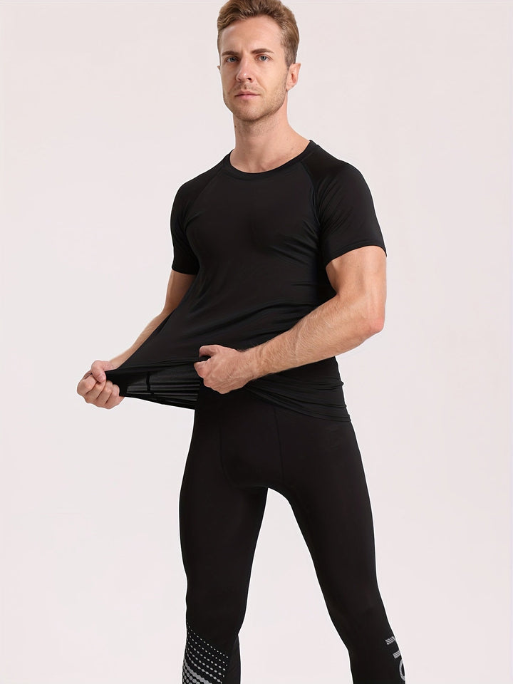Męska odzież treningowa: koszulka kompresyjna skinny fit, zapewniająca komfort i wsparcie.