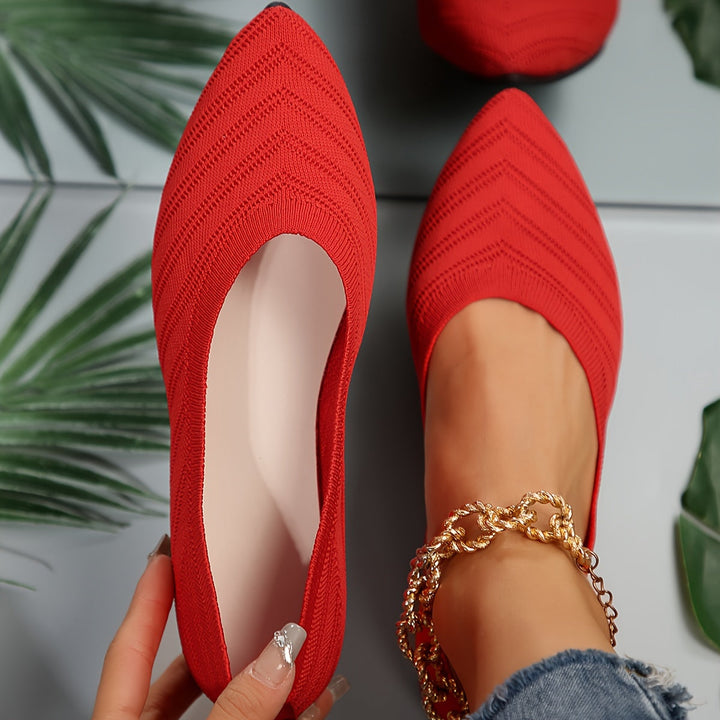 Modne damskie baleriny ze szpiczastym noskiem. Eleganckie buty damskie, zapewniające wygodę przez cały dzień.