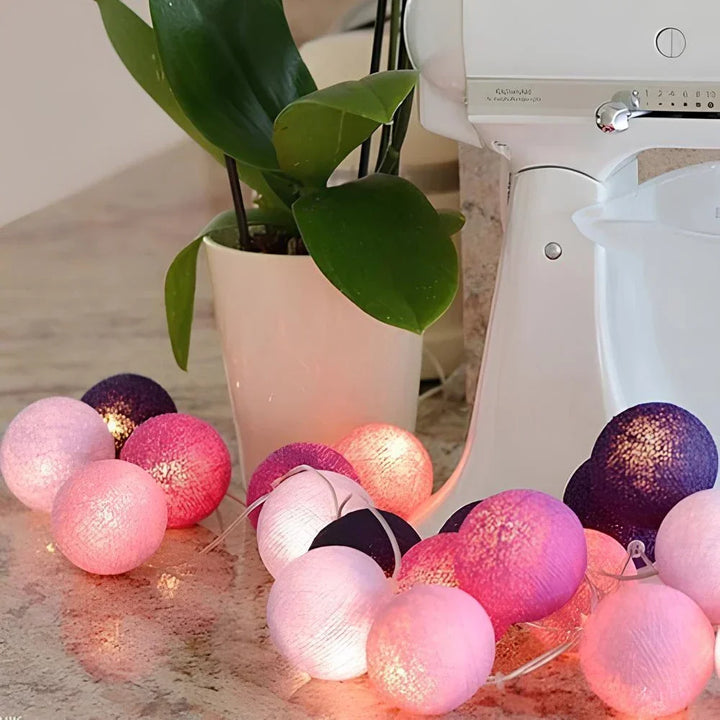 Dekoracyjna girlanda LED LumaBreeze z kulkami, oświetlenie nastrojowe i ozdobne lampki.