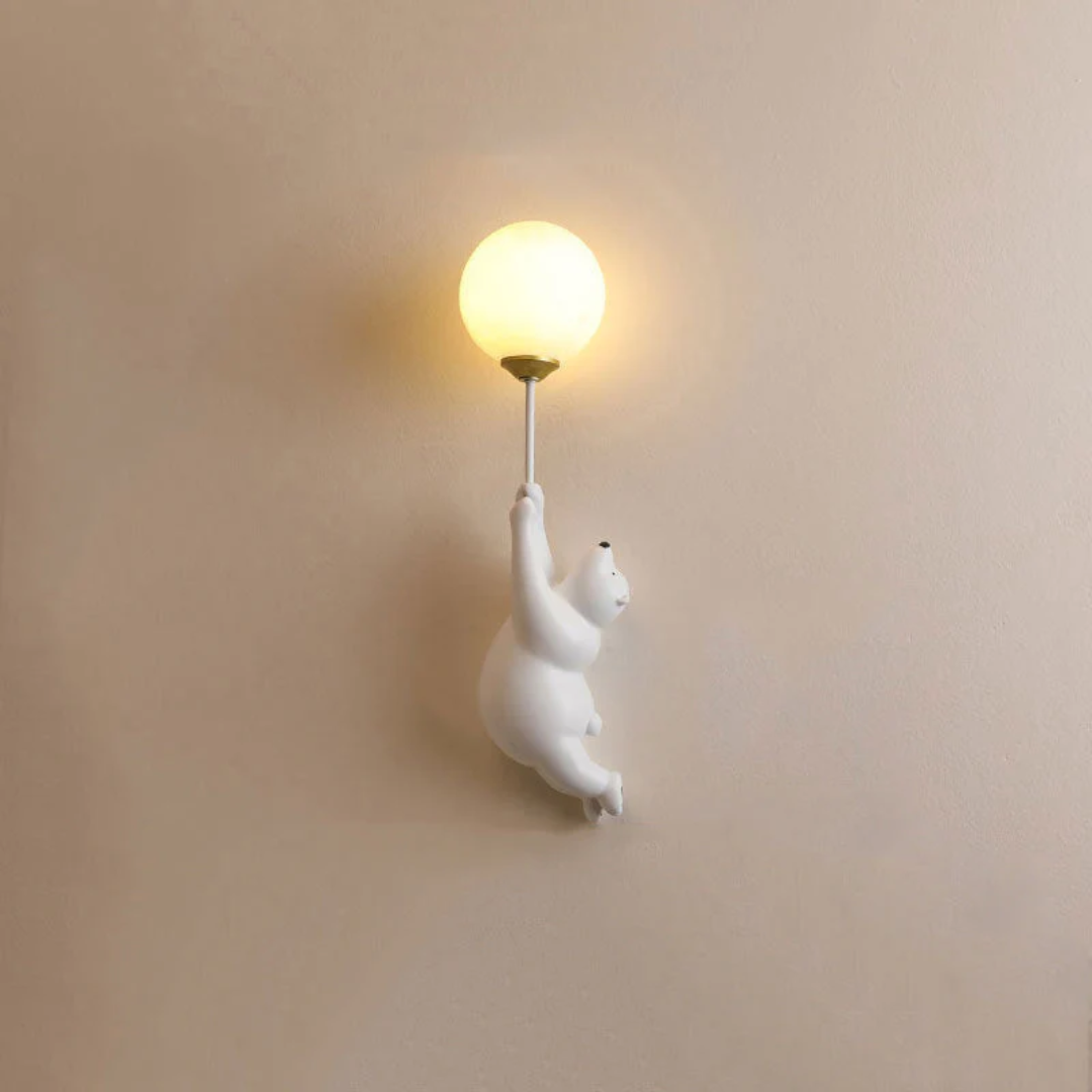 Urocza lampa ścienna LED Miś z żywicy i akrylu, delikatne światło do sypialni i pokoju dziecięcego.