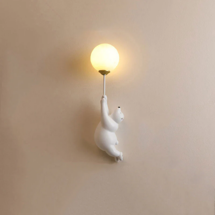 Urocza lampa ścienna LED Miś z żywicy i akrylu, delikatne światło do sypialni i pokoju dziecięcego.
