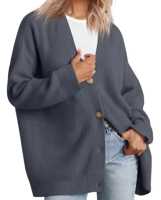 Stylowy damski kardigan, ciepły i luźny fason. Z dekoltem V, do casualowych i eleganckich outfitów.