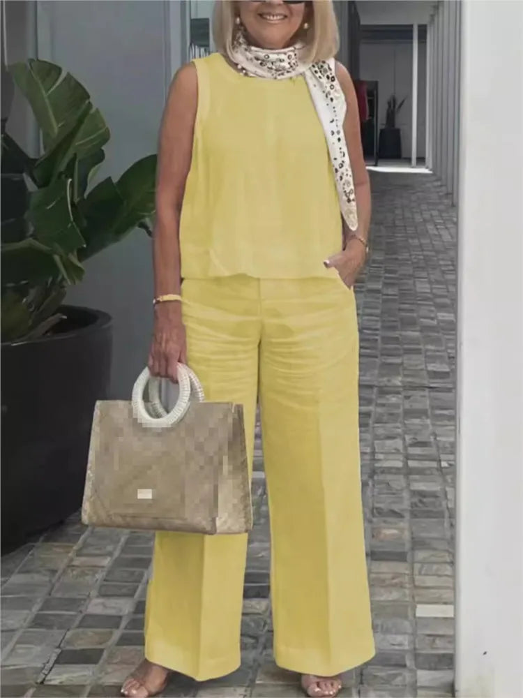 Damski elegancki zestaw: lniana bluzka bez rękawów i szerokie spodnie. Idealny na lato.