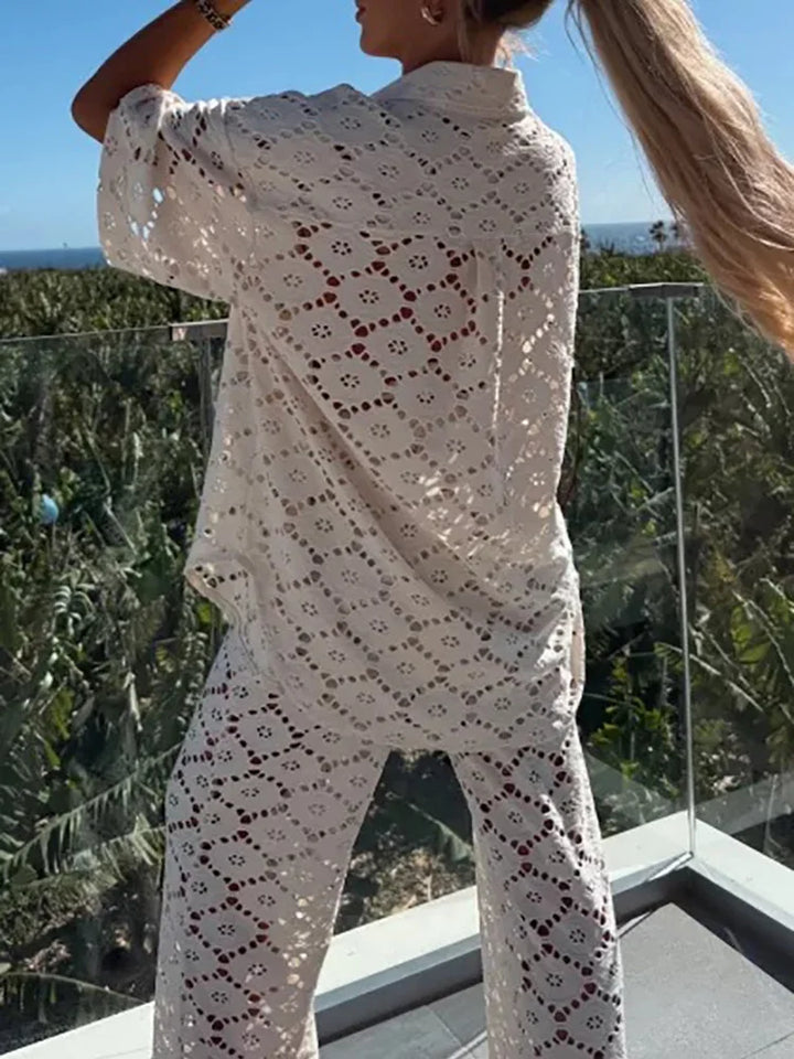 Detal delikatnej koronki na topie z dwuczęściowego zestawu. Stylowy, letni outfit damski.