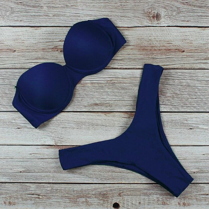Nowoczesne damskie bikini, dwuczęściowy kostium kąpielowy idealny na letnie wakacje.