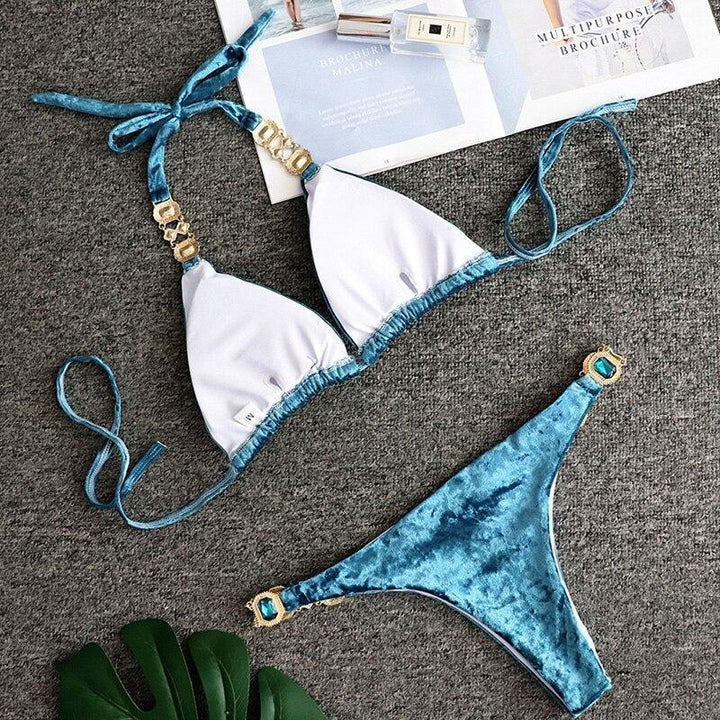Góra od bikini welurowe z kryształkami, wiązana na szyi. Damski top kąpielowy w kolorze różowym.
