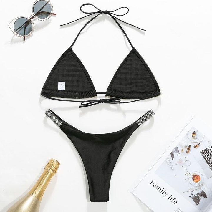 Modne bikini damskie z cyrkoniami. Dwuczęściowy strój kąpielowy z brazylianami, idealny na letnią plażę.