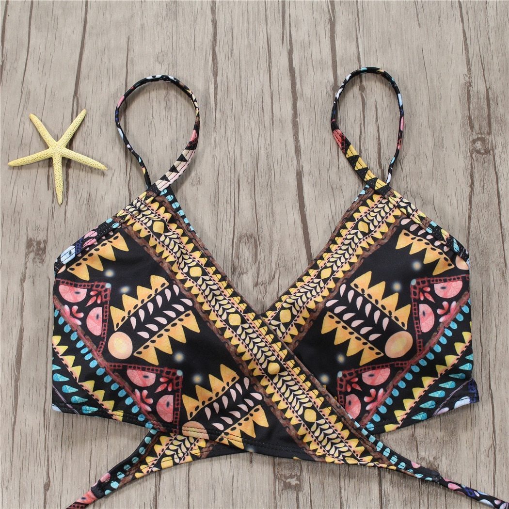 Eleganckie damskie bikini azteckie, dwuczęściowy strój kąpielowy w żywych kolorach, idealny na letnie dni.