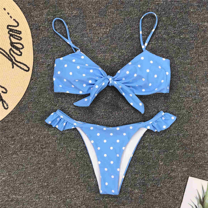 Brazylijskie bikini z wysokim stanem i falbankami. Damski strój kąpielowy z kokardą, idealny na plażę.