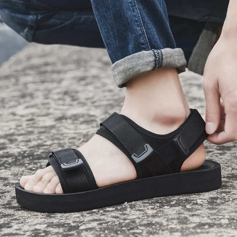 Męskie sandały outdoorowe, lekkie i oddychające, idealne na wakacje i plażę.