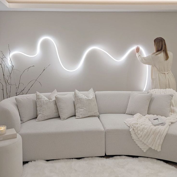 Giętka taśma LED FlexiGlow, łatwa w montażu, dostosowująca się do każdej powierzchni.