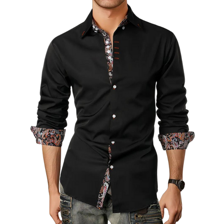 Model prezentuje męską koszulę imprezową slim fit Matteo. Elegancka koszula wieczorowa, idealna na bankiety.