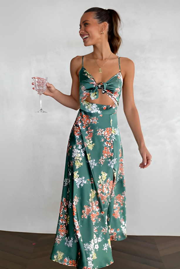 Damska letnia sukienka maxi w kwiaty, elegancka i modna, idealna na codzienne wyjścia i specjalne okazje.