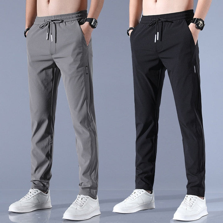 Elastyczne męskie spodnie chino regular fit ze streczem, podkreślające swobodę ruchów. Wygodne i stylowe na każdą okazję.