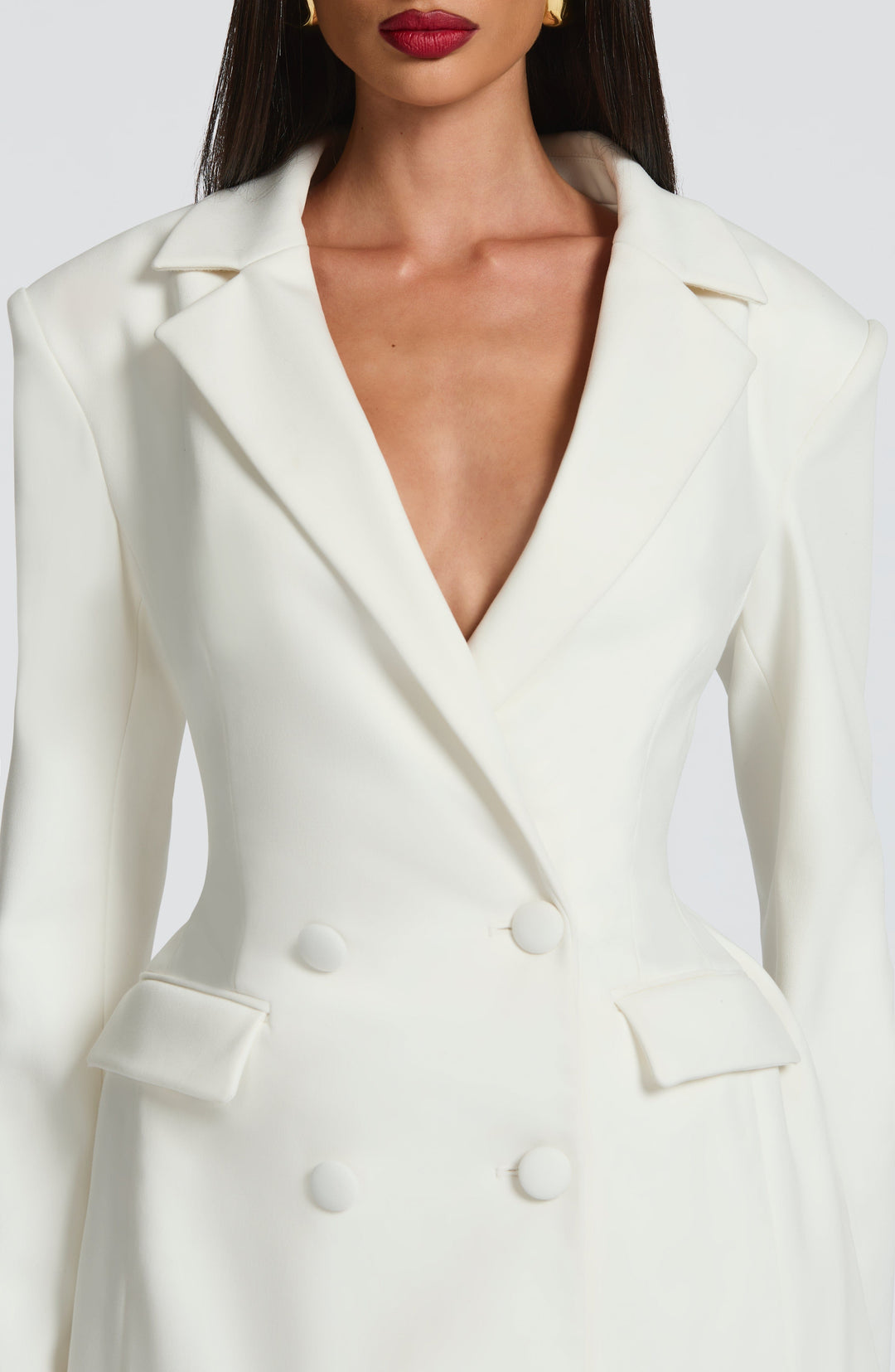 Damska całoroczna sukienka mini blazer. Dopasowana, elegancka, dostępna w czerni, bieli i brązie.