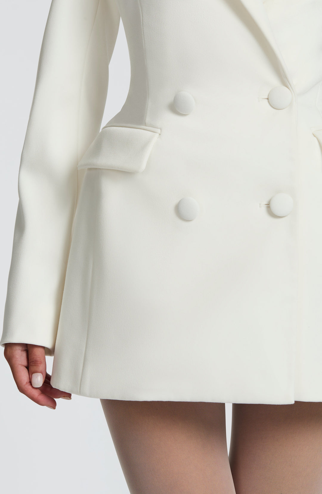 Wyrafinowana sukienka mini blazer. Damska, dopasowana, elegancki dekolt, idealna na bankiety.