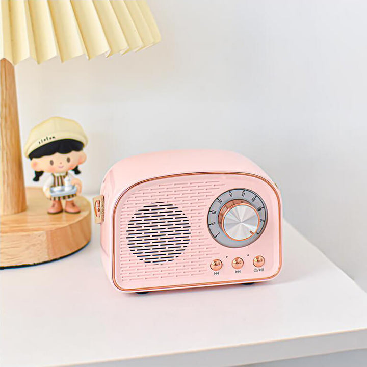 Różowy głośnik Bluetooth retro, przenośne radio FM, styl vintage, dodatek do stylowego pokoju.