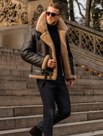 Brązowa kurtka męska pilotka z miękkim ociepleniem typu "baranek". Komfortowa i elegancka na zimę.