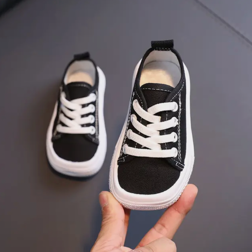 Komfortowe, elastyczne buty dziecięce FlexiSteps barefoot, zapewniające swobodę ruchu i zdrowe stopy malucha.