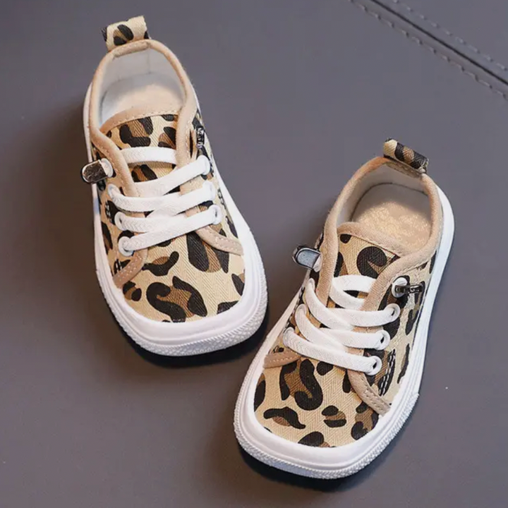 Buty FlexiSteps barefoot dla dzieci, imitujące chodzenie boso. Zapewniają komfort i naturalny rozwój stóp.