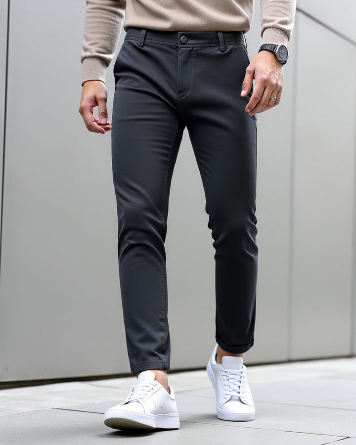 Eleganckie męskie chinosy slim fit. Doskonałe do biura i po pracy. Wygodne i modne.