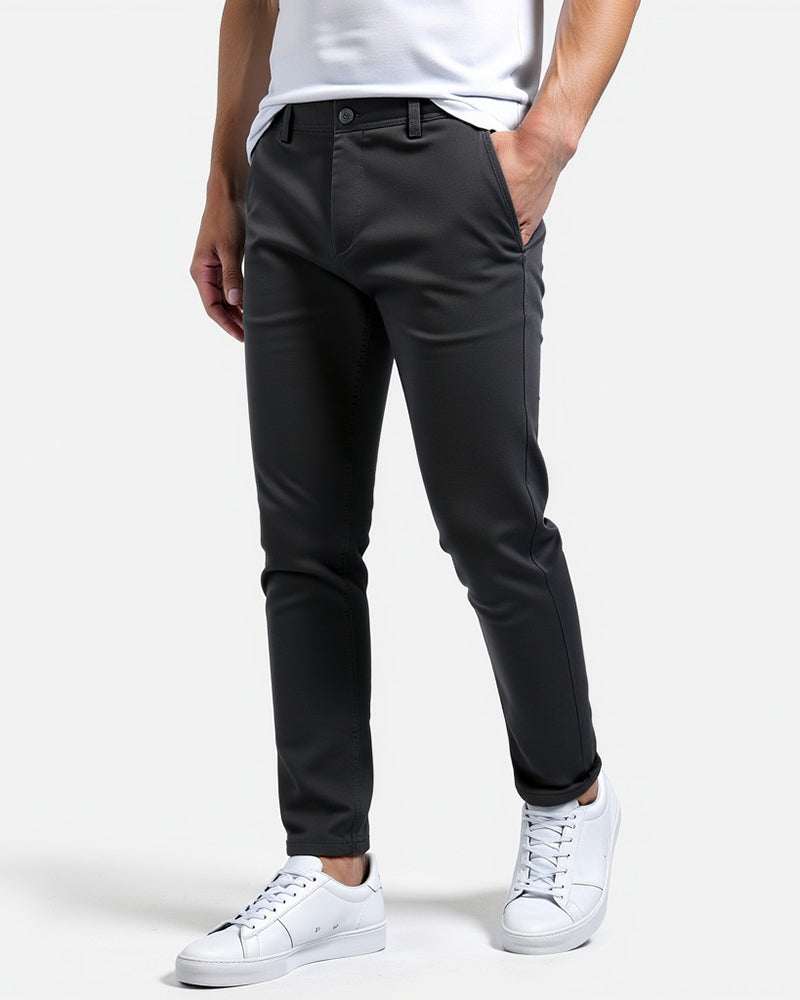 Modne męskie chinosy slim fit. Uniwersalne do streetwear i na co dzień. Stylowe i wygodne.