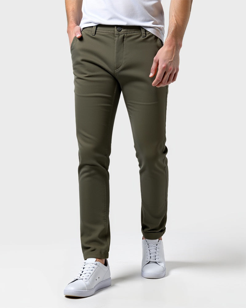 Stylowe męskie chinosy slim fit. Uniwersalne spodnie casual, idealne na każdą okazję.