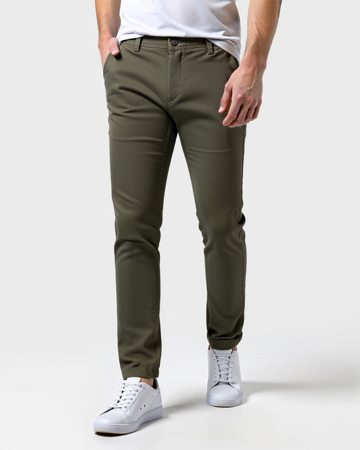 Stylowe męskie chinosy slim fit. Uniwersalne spodnie casual, idealne na każdą okazję.