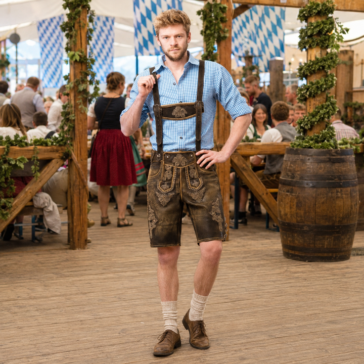 Klasyczne męskie krótkie lederhosen na Oktoberfest. Komfortowe bawarskie spodnie z haftem.