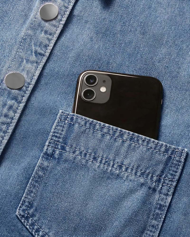 Wygodna damska koszula jeansowa z bufiastymi rękawami, idealna na wiosnę. Luźny fason na co dzień.
