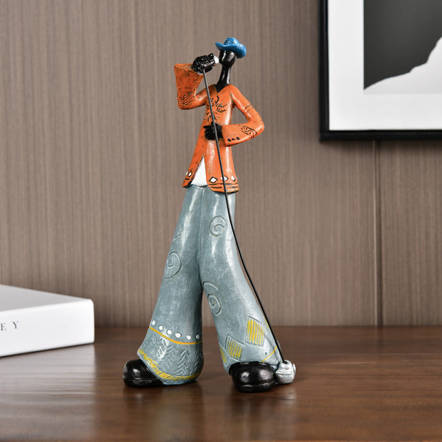 Figurka saksofonisty jazzowego w stylu retro. Muzyk z saksofonem, vintage dekoracja wnętrz.