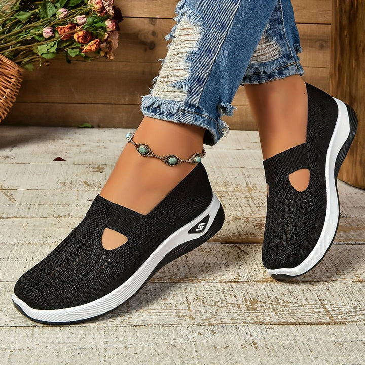 Płaskie wsuwane buty damskie, lekkie i wygodne, w eleganckim, casualowym stylu. Obuwie na miasto.