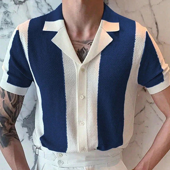 Przewiewna męska koszula z krótkim rękawem, idealna na upalne lato. Komfortowe ubranie letnie w casualowym stylu.