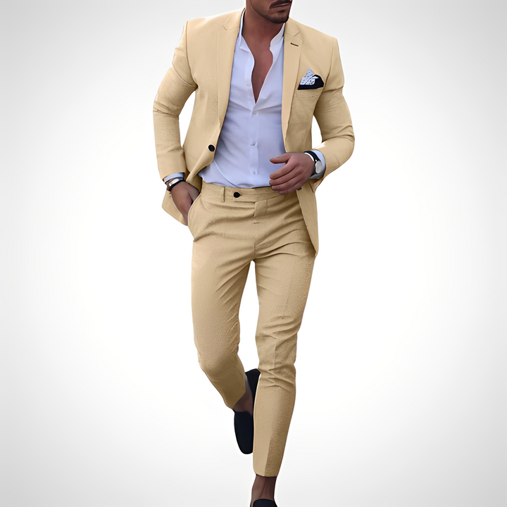 Stylowy męski garnitur slim fit. Nowoczesna marynarka i dopasowane spodnie, doskonały na eleganckie wyjścia.