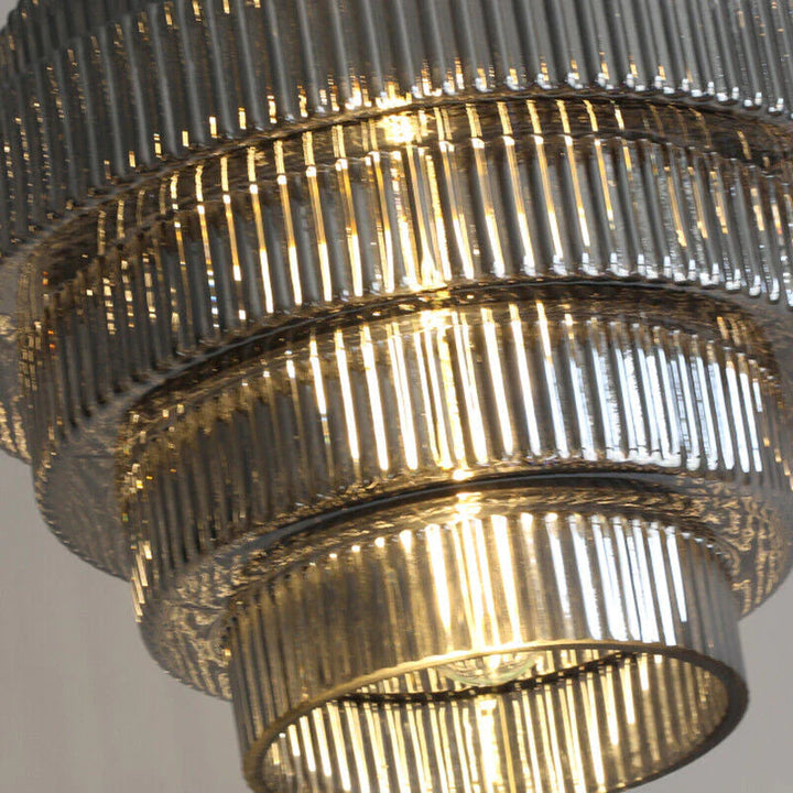 Lampa wisząca szklana, mosiężne wykończenie, oświetlenie w stylu vintage, idealne do salonu.
